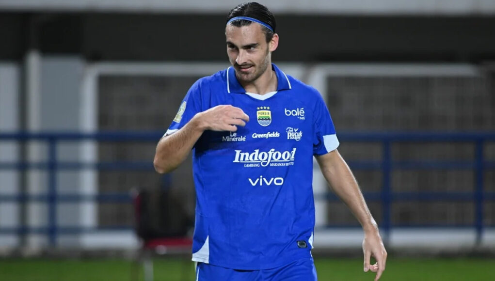 0000000000000---Penyerang Persib Andrew Jung