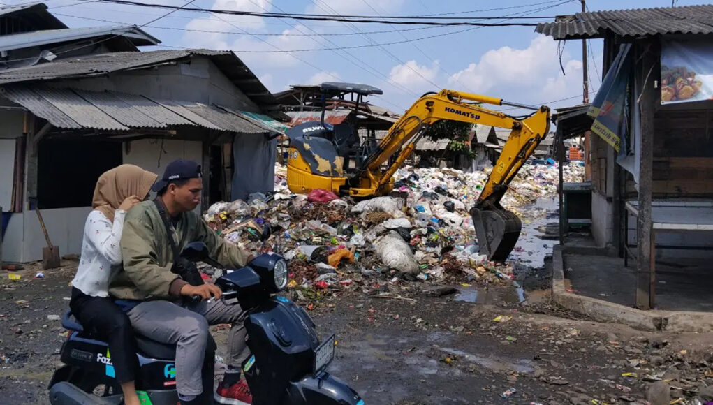 0000000000000---Sampah menggunung di Pasar Cikurubuk Kota Tasikmalaya