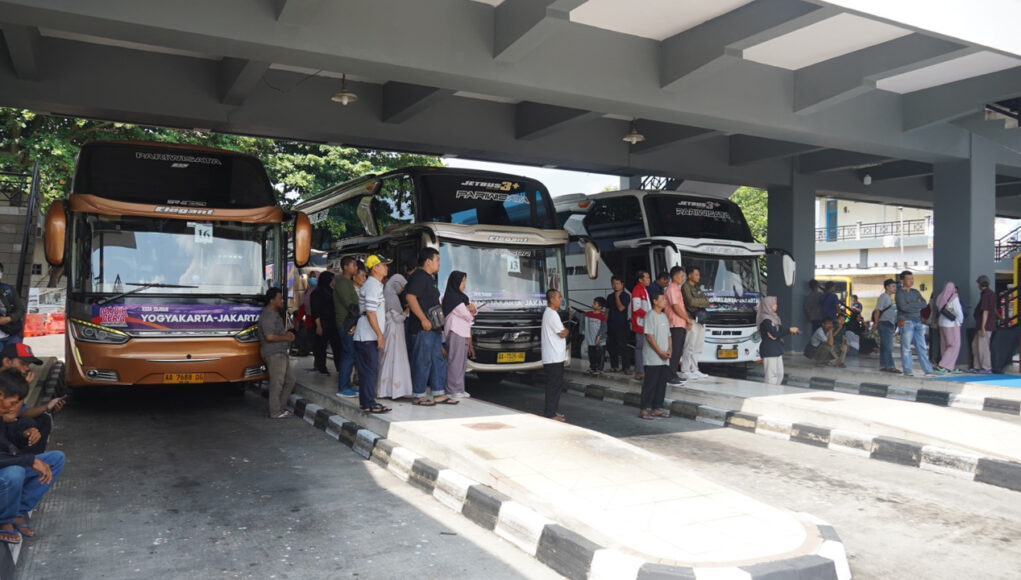 Bus di terminal - 0 - Kemenhub