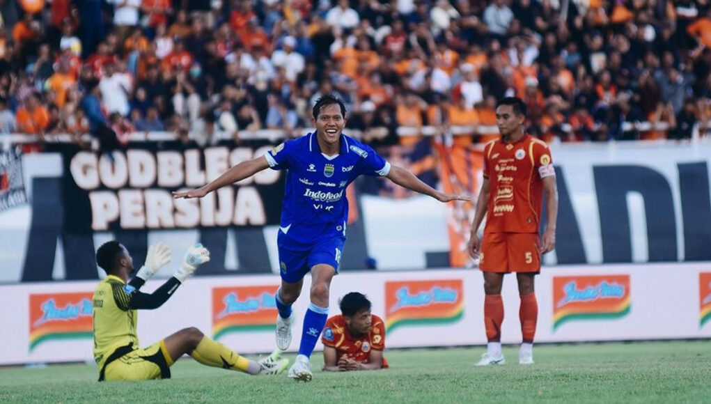 Sihir Adam Alis bawa Persib kalahkan Persija Jakarta Comeback Heroik Persib Tumbangkan Persija 2-1, Sihir Adam Alis Bawa Persib Kokoh di Puncak Klasemen. -Persib-