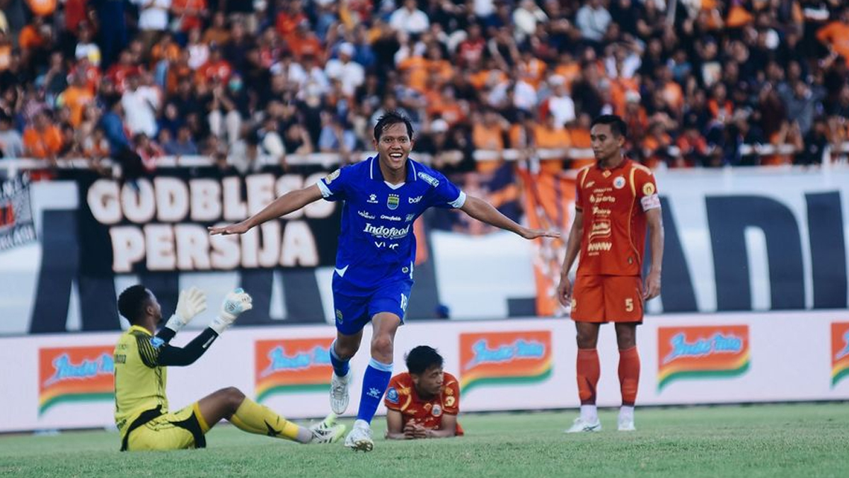 Sihir Adam Alis bawa Persib kalahkan Persija Jakarta Comeback Heroik Persib Tumbangkan Persija 2-1, Sihir Adam Alis Bawa Persib Kokoh di Puncak Klasemen. -Persib-