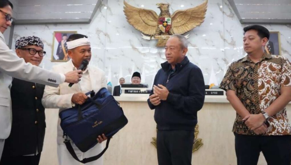 KDM beri kadeudeuh untuk Persib